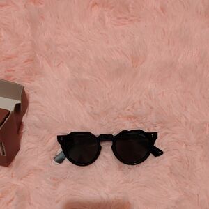 Classic Black Round Women's Sunglasses